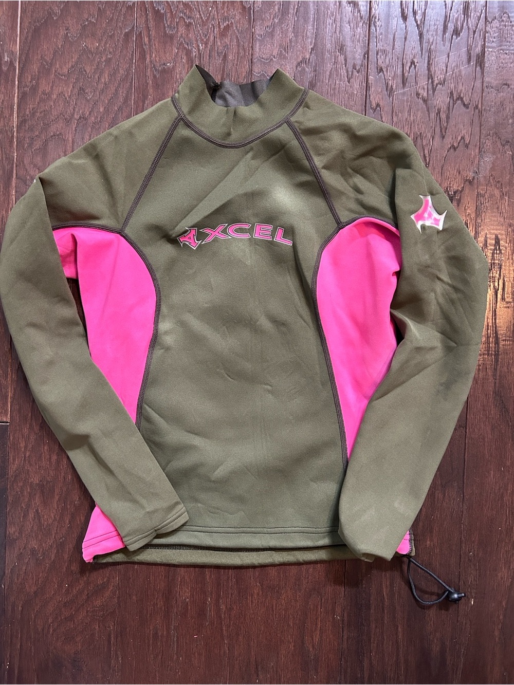 XCEL Women’s Neoprene Olive Green & Hot Pink Wetsuit Top excellent condition